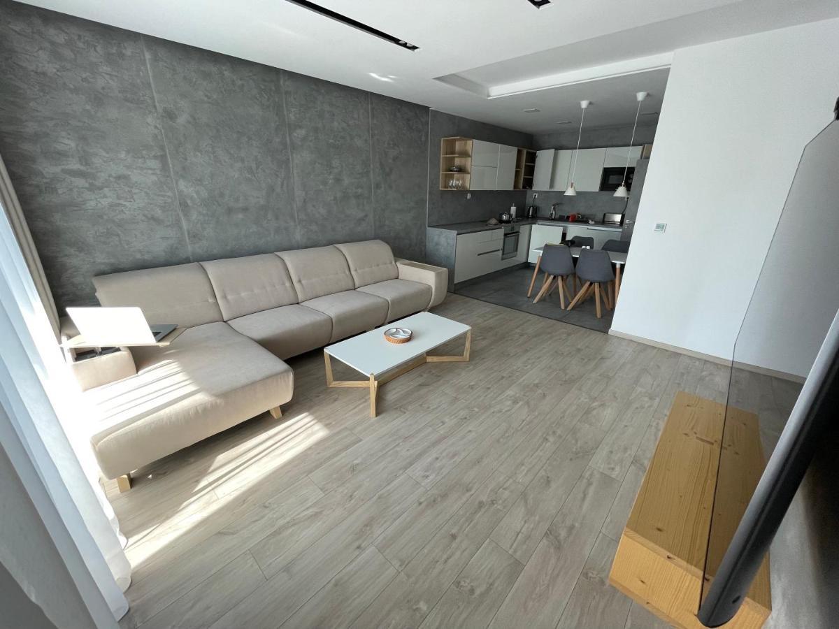 Greenbay Apartment With Free Parking Trencin Exterior photo